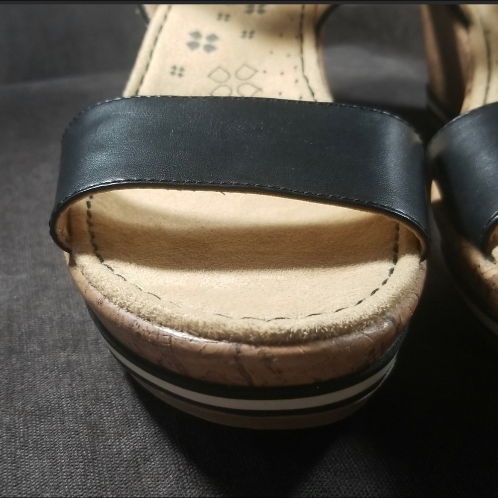 Naturalizer Norton Black Faux Leather Wedge Brass Buckle Sandals - Picture 5 of 8